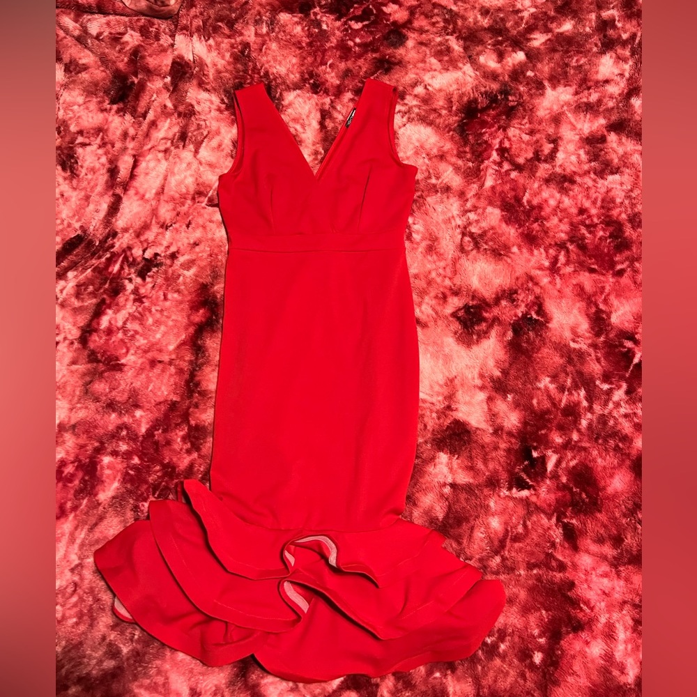 FashionNova Red Dress w/ Ruffled Bottom Size Large